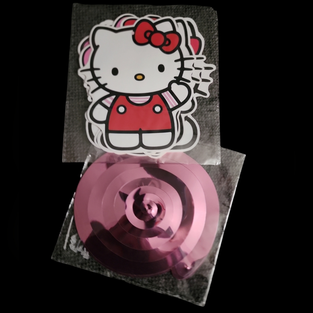 Hello Kitty Birthday Party Decorations with Invitations - Picture 4 of 5